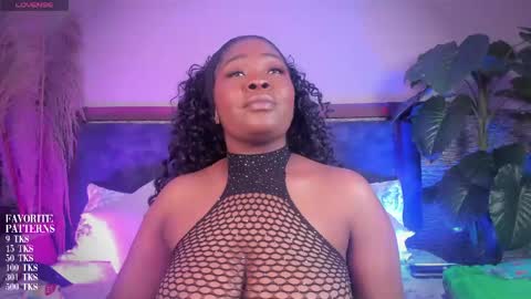 Snapshot of zoee_23 chatting on April 16, 11:00 am Zoe online show from April 16, 11:00 am