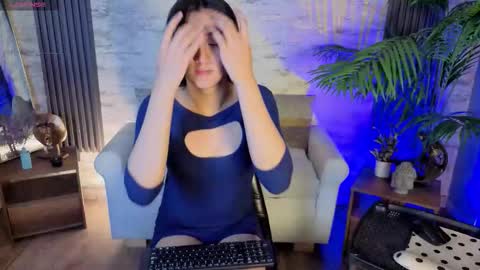 Snapshot of zoee_kiss_ chatting on March 19, 9:52 pm ZOE online show from March 19, 9:52 pm