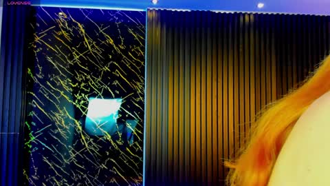 zoee_millerr online show from March 25, 11:49 am