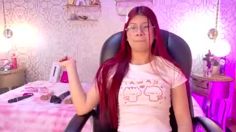 Snapshot of zoeecarter_ chatting on July 1, 11:45 am zoeecarter_ online show from July 1, 11:45 am