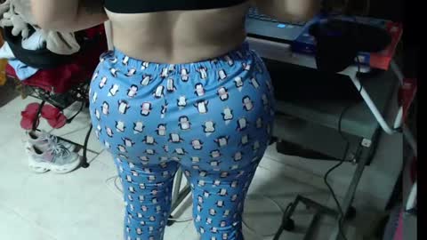 zoeecruz online show from February 22, 6:41 pm