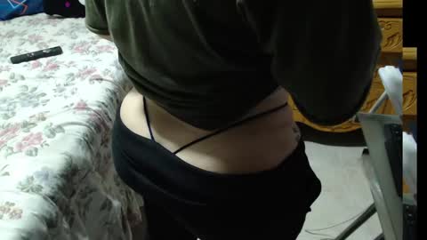 zoeecruz online show from February 25, 1:28 pm