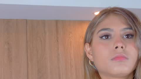 Zoe online show from May 10, 1:05 pm