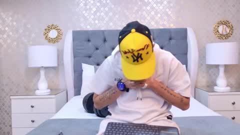 Zoe Krug online show from November 6, 11:44 am