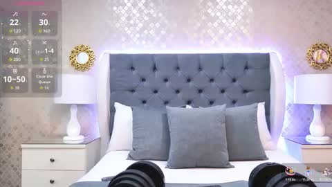 Zoe Krug online show from December 18, 11:49 am