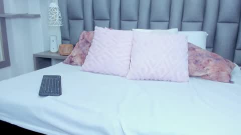 Zoe Krug online show from February 18, 12:34 pm