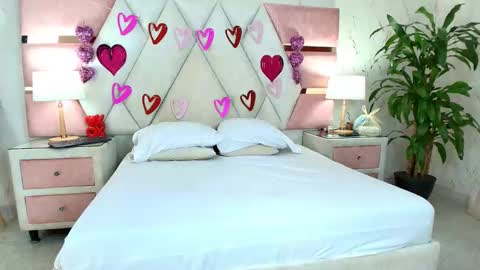 zoelucas online show from September 22, 7:05 pm