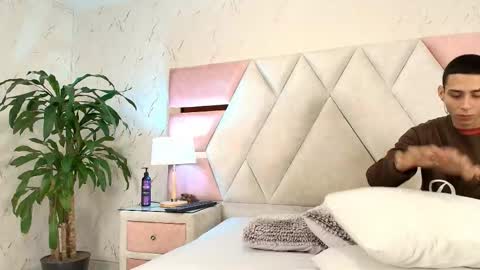 zoelucas online show from March 14, 11:48 am