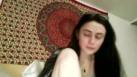 zoepleasing online show from March 10, 3:45 am