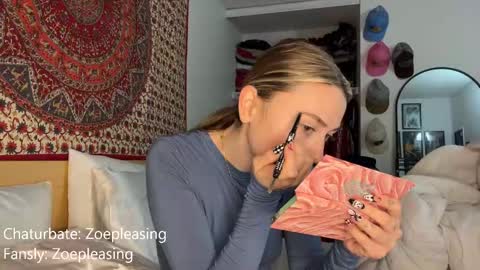 Snapshot of zoepleasing chatting on October 14, 1:28 am zoepleasing online show from October 14, 1:28 am