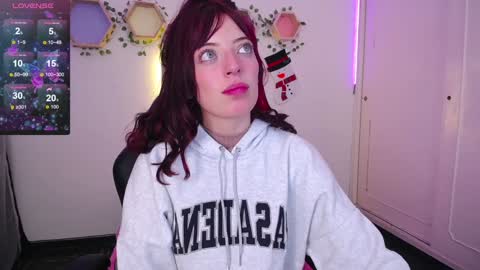 Snapshot of zoeroux_ chatting on December 27, 3:42 am Zoe online show from December 27, 3:42 am