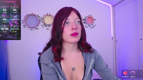 Snapshot of zoeroux_ chatting on February 8, 4:36 am Zoe online show from February 8, 4:36 am