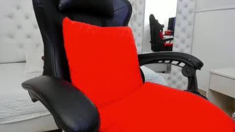 Snapshot of zoeth_ruiz chatting on December 17, 1:05 pm zoeth_ruiz online show from December 17, 1:05 pm