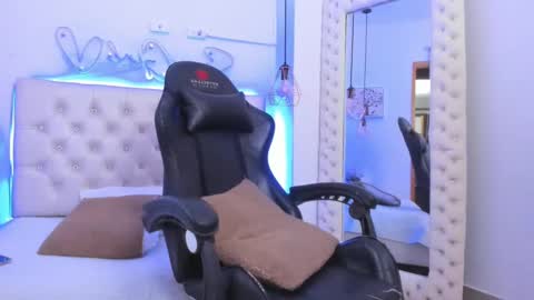 Snapshot of zoeth_ruiz chatting on January 3, 3:22 pm zoeth_ruiz online show from January 3, 3:22 pm