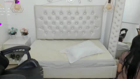 Snapshot of zoeth_ruiz chatting on January 18, 12:15 pm zoeth_ruiz online show from January 18, 12:15 pm