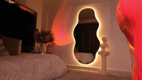 zoevidal_ online show from November 7, 11:54 am