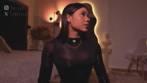 zoevidal_ online show from March 9, 12:20 pm