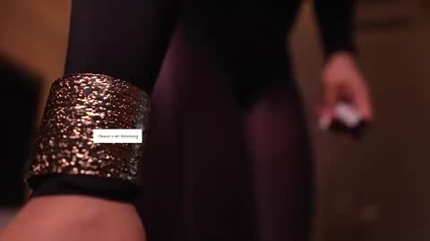 zoevidal_ online show from June 19, 11:58 am