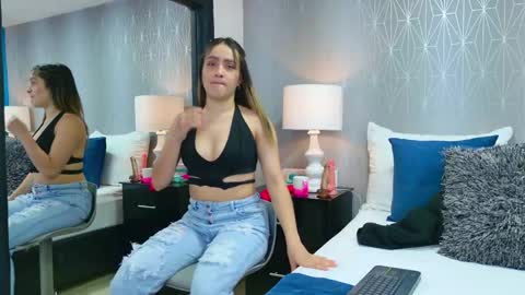Snapshot of zoewilliis chatting on April 13, 12:21 pm ZoeWilliis online show from April 13, 12:21 pm