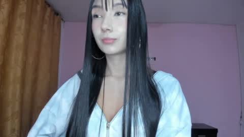 Snapshot of zoey_babyqueen19 chatting on April 5, 12:52 am Zoey online show from April 5, 12:52 am