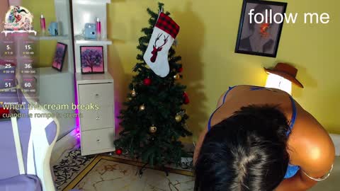 Snapshot of zoey_fox_ chatting on December 29, 3:00 am zoey fox online show from December 29, 3:00 am