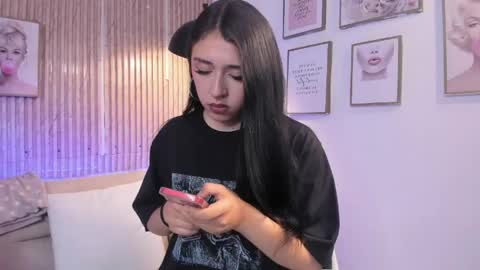 Snapshot of zoey_monroe_ chatting on April 14, 1:06 pm Zoey online show from April 14, 1:06 pm