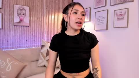Snapshot of zoey_monroe_ chatting on April 16, 1:01 pm Zoey online show from April 16, 1:01 pm