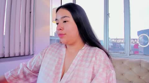 Snapshot of zoey_thommpson chatting on February 12, 8:37 pm zoey thommpson online show from February 12, 8:37 pm