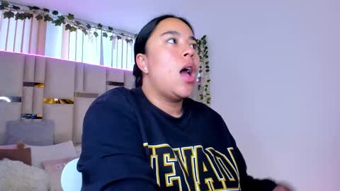 Snapshot of zoey_thommpson chatting on February 25, 9:13 pm zoey thommpson online show from February 25, 9:13 pm