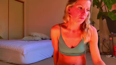 Snapshot of zoeydanner chatting on January 13, 10:03 pm Zoeydanner online show from January 13, 10:03 pm