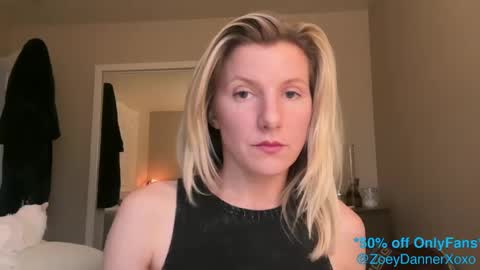 Snapshot of zoeydanner chatting on February 6, 1:16 am Zoeydanner online show from February 6, 1:16 am