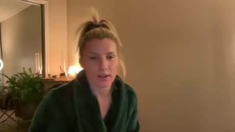 Snapshot of zoeydanner chatting on February 7, 4:37 am Zoeydanner online show from February 7, 4:37 am