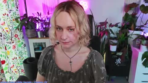 Snapshot of zoeyryan chatting on January 13, 7:19 pm Zoey Ryan online show from January 13, 7:19 pm