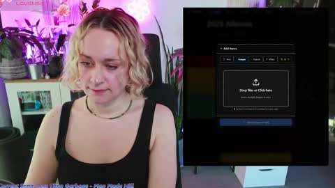 Snapshot of zoeyryan chatting on January 18, 6:44 pm Zoey Ryan online show from January 18, 6:44 pm