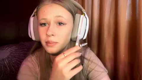 Snapshot of zofiahoetger chatting on February 20, 8:38 am Lisa online show from February 20, 8:38 am