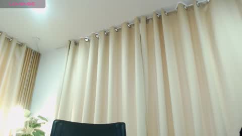 Snapshot of zohet_kriss chatting on October 20, 3:45 pm CALL ME Z O H E T online show from October 20, 3:45 pm