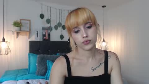 Snapshot of zohet_kriss chatting on December 20, 9:00 pm CALL ME Z O H E T online show from December 20, 9:00 pm