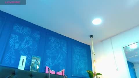 Snapshot of zohet_kriss chatting on May 11, 2:12 pm CALL ME Z O H E T online show from May 11, 2:12 pm