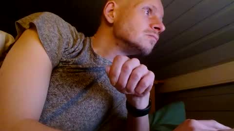 Snapshot of zolexthomas chatting on December 4, 10:41 pm zolexthomas online show from December 4, 10:41 pm