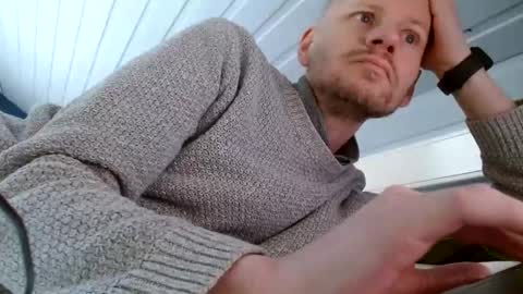 Snapshot of zolexthomas chatting on December 12, 11:07 am zolexthomas online show from December 12, 11:07 am