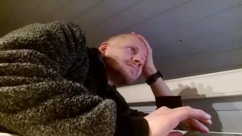 Snapshot of zolexthomas chatting on December 15, 8:15 pm zolexthomas online show from December 15, 8:15 pm