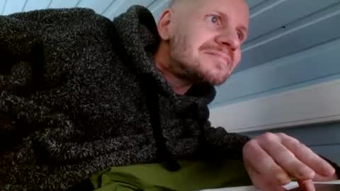 Snapshot of zolexthomas chatting on December 18, 11:02 am zolexthomas online show from December 18, 11:02 am