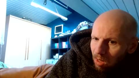 Snapshot of zolexthomas chatting on January 3, 11:03 am zolexthomas online show from January 3, 11:03 am