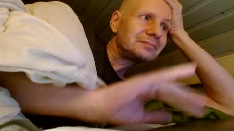 Snapshot of zolexthomas chatting on February 17, 1:15 am zolexthomas online show from February 17, 1:15 am