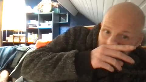 Snapshot of zolexthomas chatting on October 21, 2:29 pm zolexthomas online show from October 21, 2:29 pm