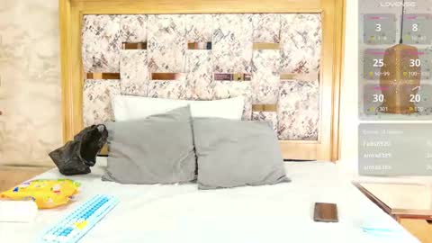 zoley  online show from November 9, 3:05 am