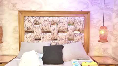 zoley  online show from March 29, 3:06 am