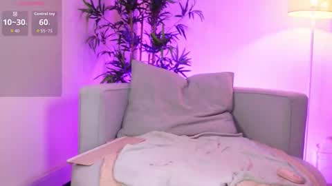 Snapshot of zooe8 chatting on March 28, 1:11 pm Zoe online show from March 28, 1:11 pm