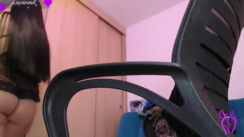 Snapshot of zooe_queen chatting on January 9, 5:32 am Zoe Queen online show from January 9, 5:32 am