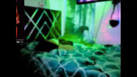 Snapshot of zooee_01 chatting on February 4, 11:09 pm Zoee online show from February 4, 11:09 pm